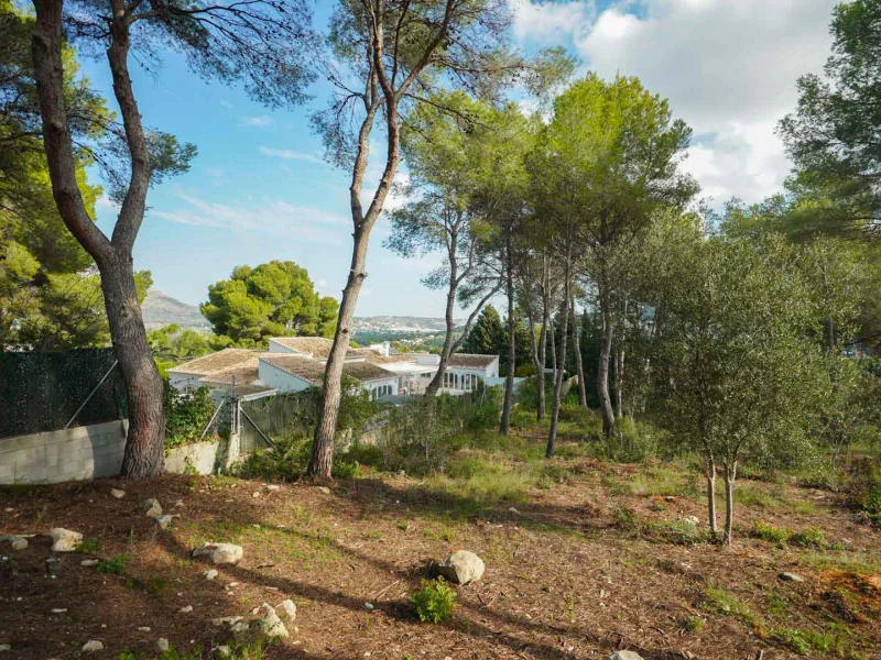 Building plot in La Lluca, Jávea with mountain views