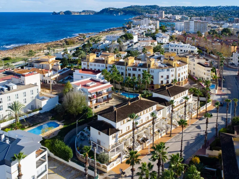 Three-bedroom triplex townhouse in Jávea, Arenal near the beach