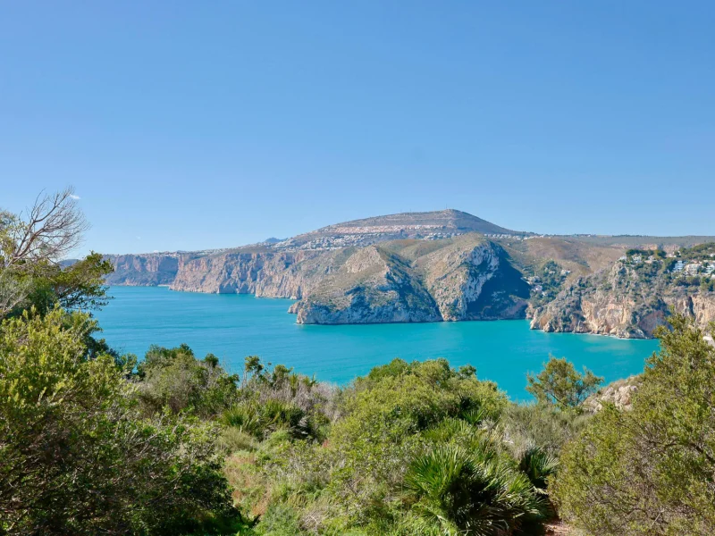 Villa for sale in Jávea with sea views and private garden
