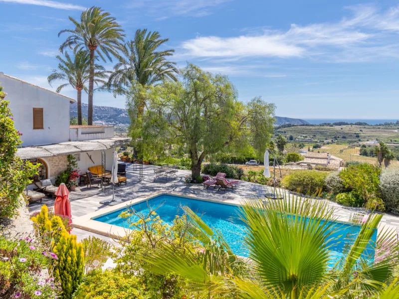 Traditional finca in Teulada with sea views and guest house