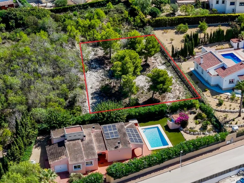 Four bedroom villa with adjacent building plot in Jávea