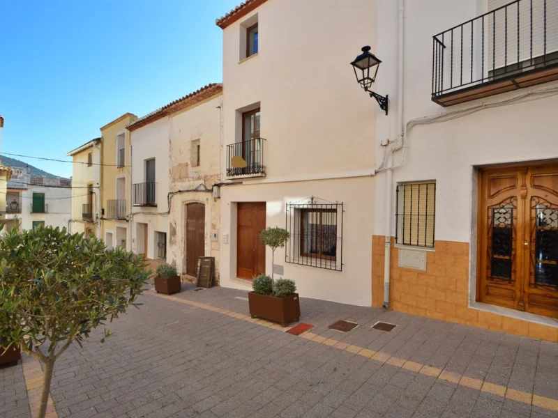 Renovated townhouse in Benitachell with sea views