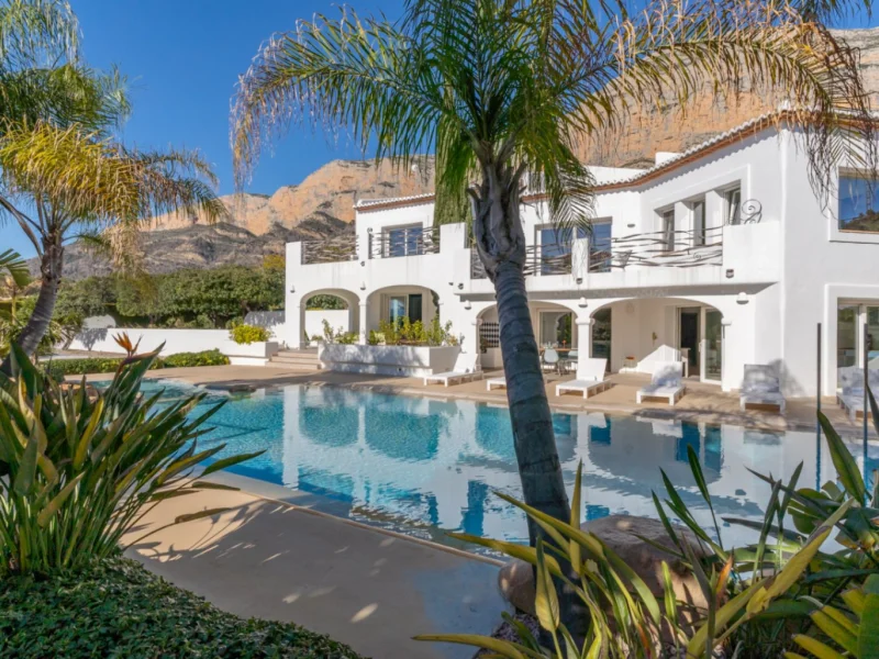 Villa in Jávea, Montgó with private pool and tennis court