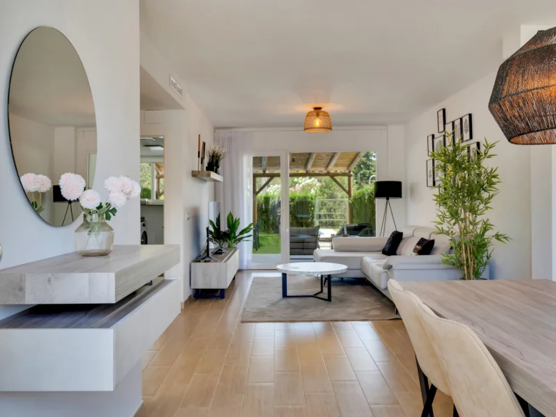 Modern four-bedroom townhouse with private garden in Jávea