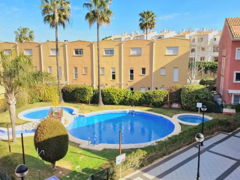 Duplex apartment with communal pool and large solarium
