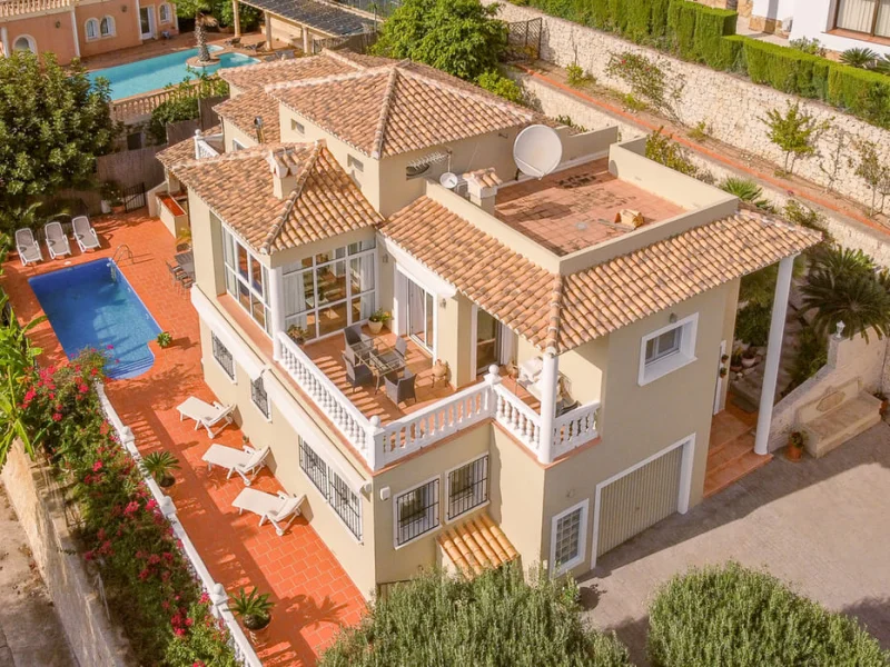 Villa in Jávea with private pool and mountain views