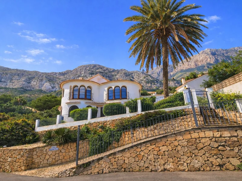 Villa with sea views and private pool in Dénia