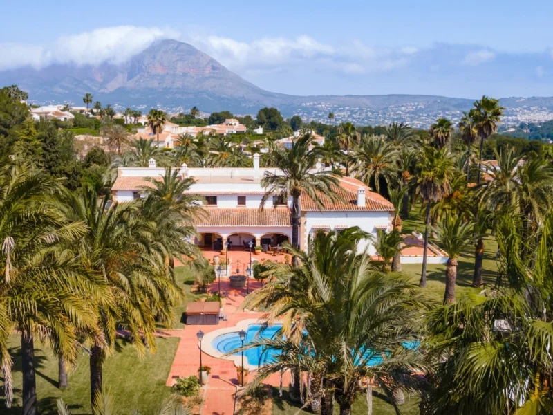 Mediterranean villa in Jávea, Lluca with guest house and large plot
