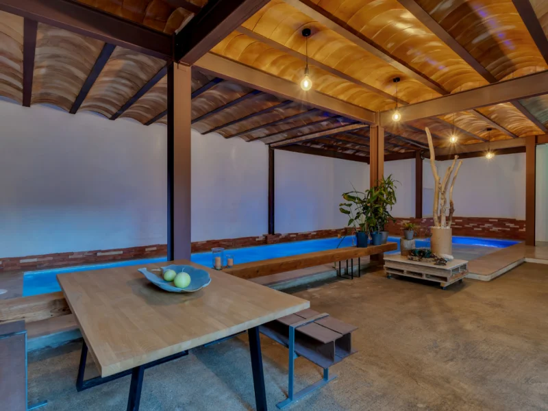 Villa with indoor and outdoor pools in Jávea