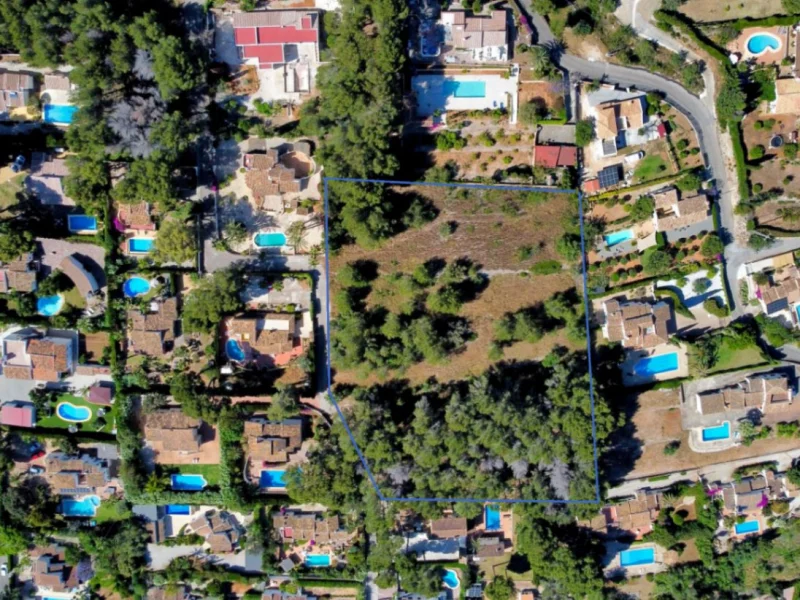 Large flat building plot in Jávea, Montgó with mountain views
