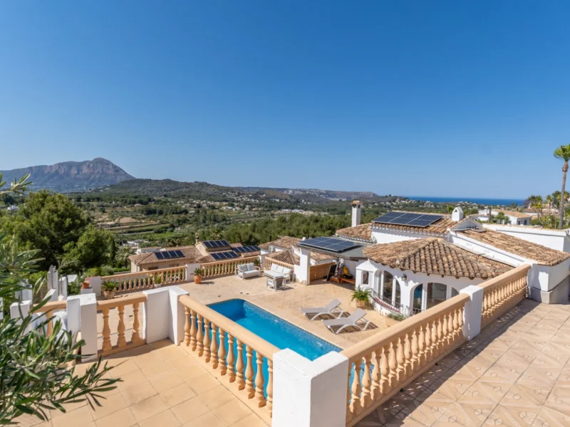 Villa with panoramic Montgó and sea views in Jávea