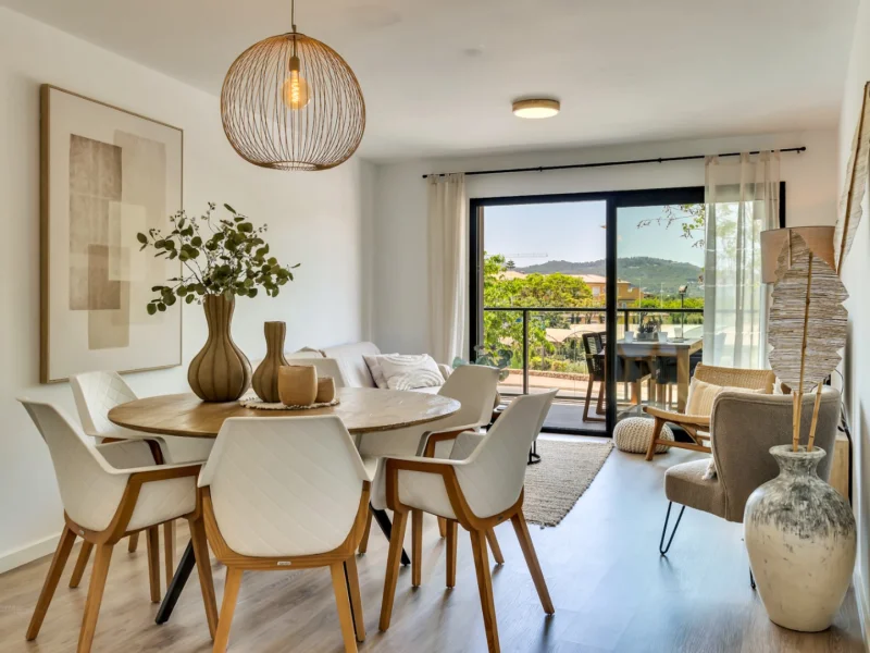 Modern three-bedroom apartment in Jávea with pool and mountain views