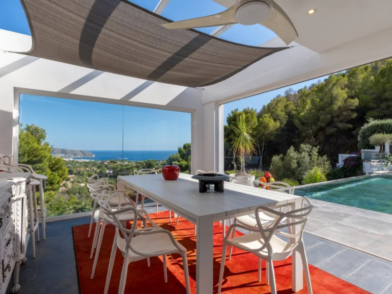 Modern four-bedroom villa in Moraira with sea views and heated pool