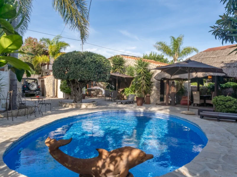Renovated villa with pool and guest apartment in Jávea Senioles
