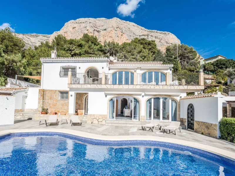 Refurbished four-bedroom villa in Montgó, Jávea with panoramic views