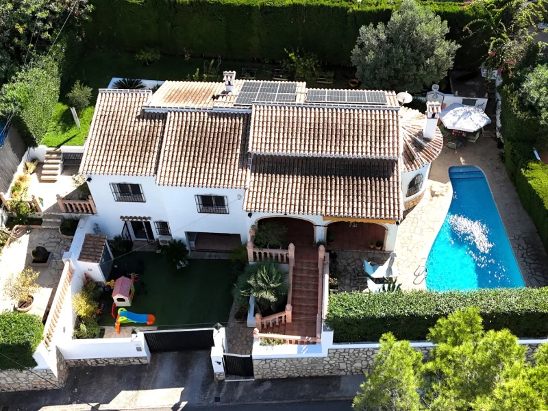 Villa with sea views and solar panels in Toscal, Jávea