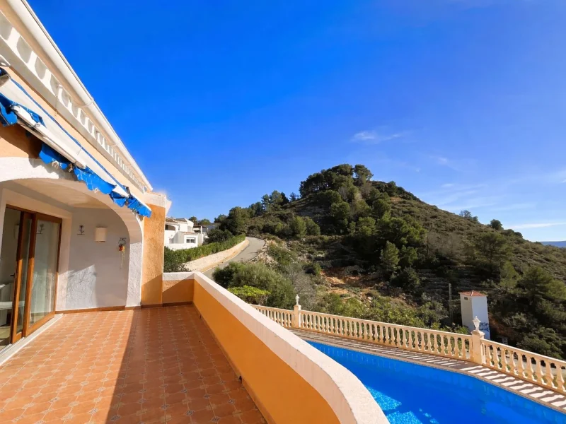 South-facing villa with panoramic views in Montgó, Jávea