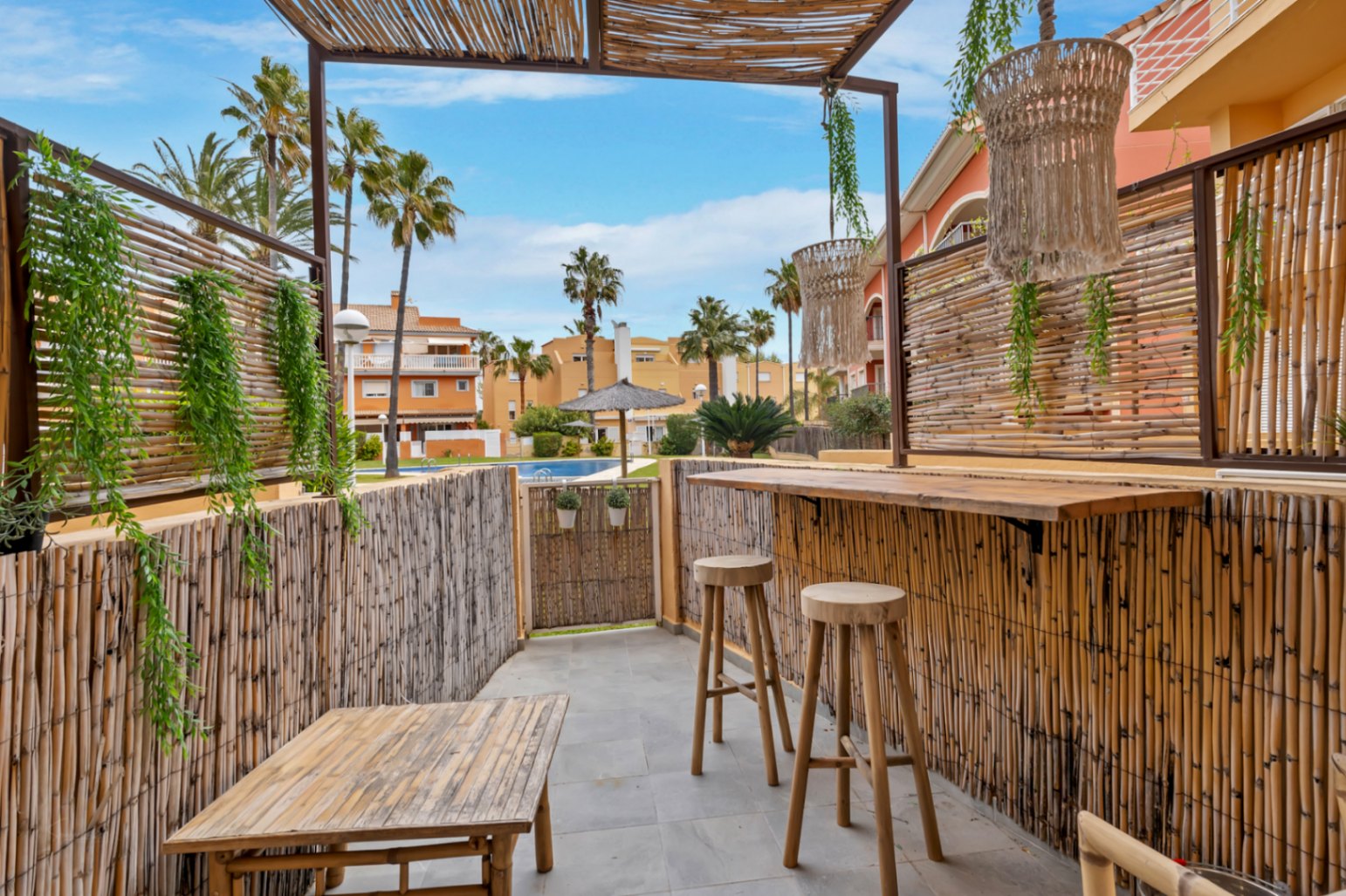 Ground floor apartment in Dénia with pool and private terrace