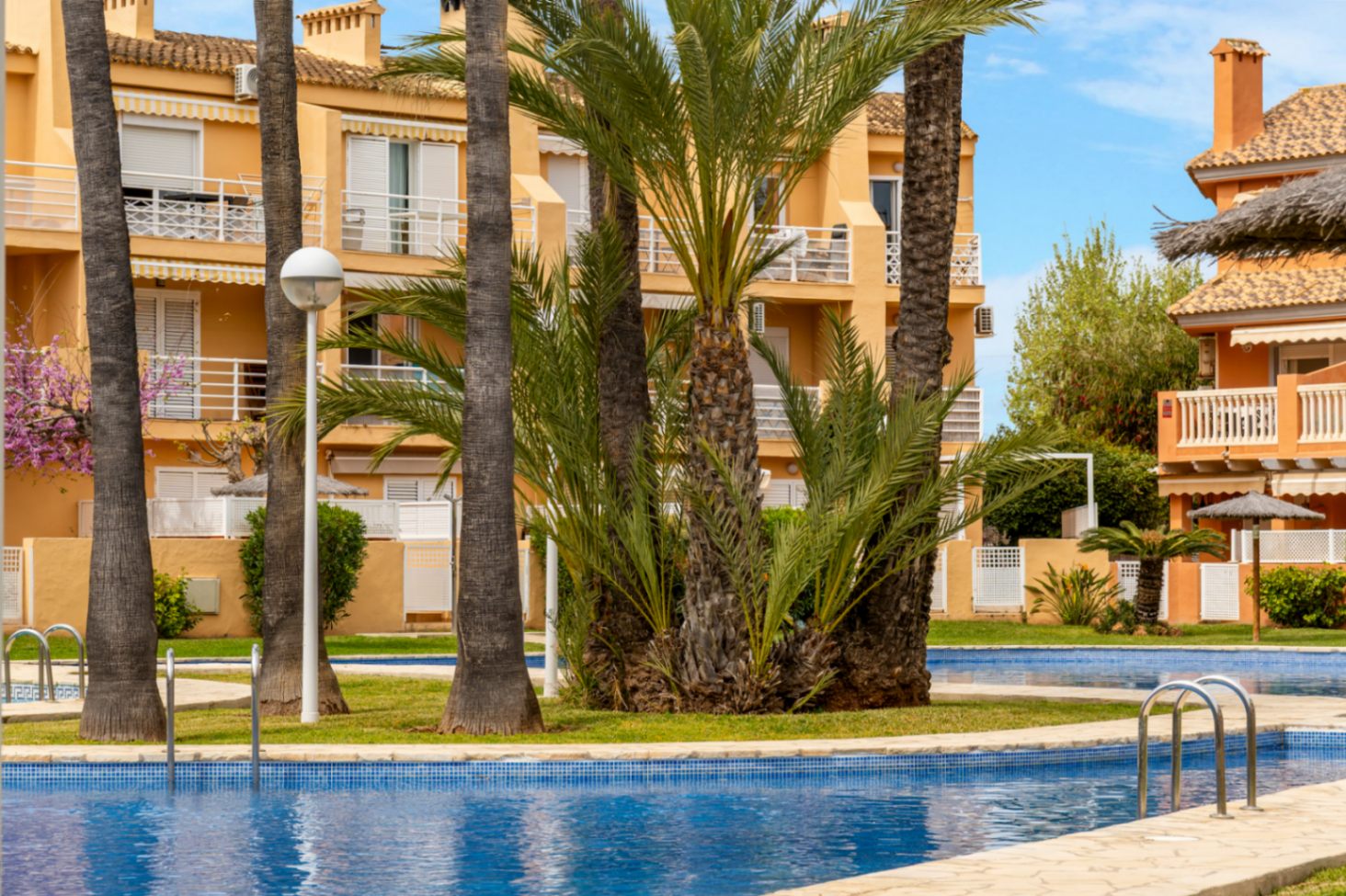 Ground floor apartment in Dénia with pool and private terrace