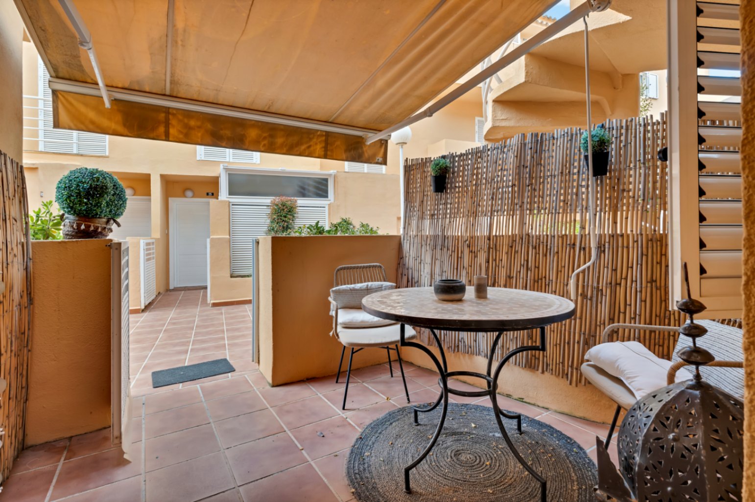 Ground floor apartment in Dénia with pool and private terrace