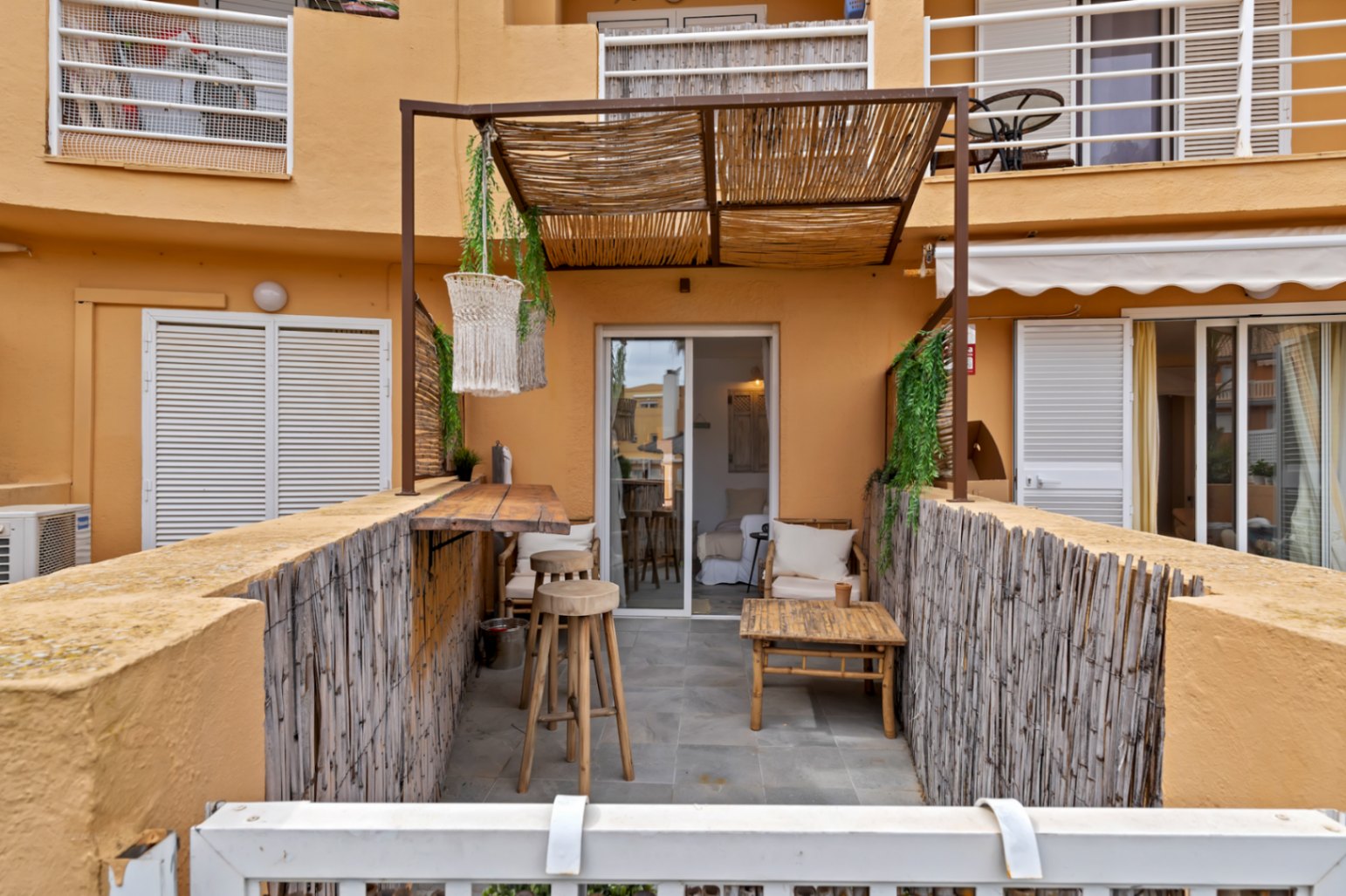Ground floor apartment in Dénia with pool and private terrace