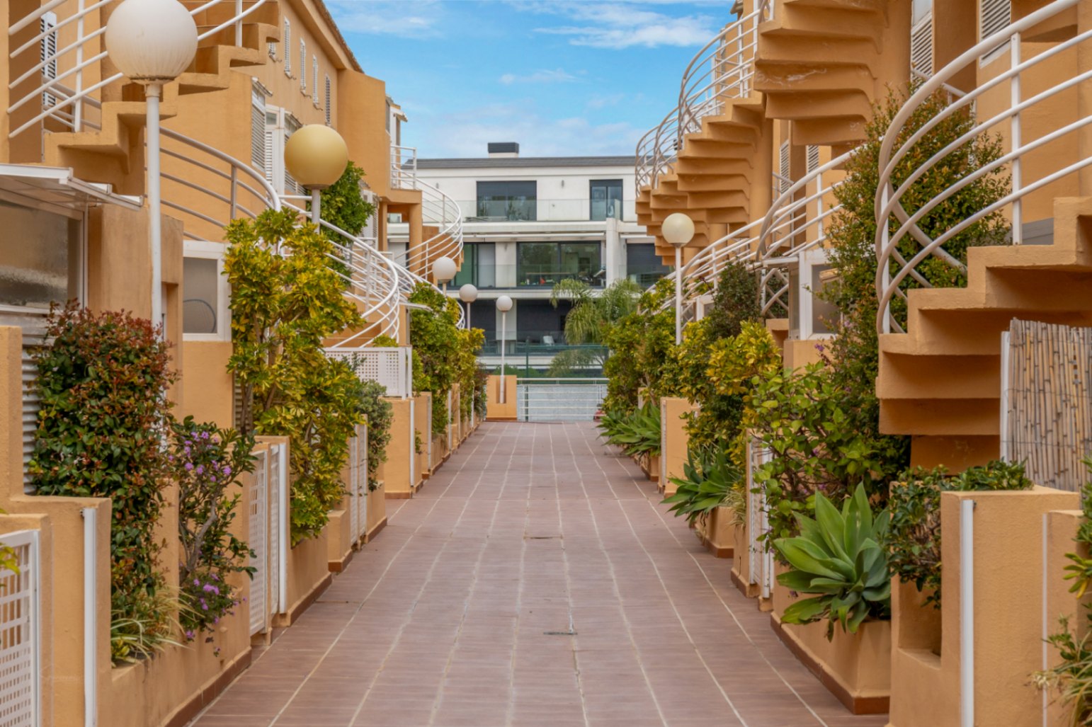 Ground floor apartment in Dénia with pool and private terrace