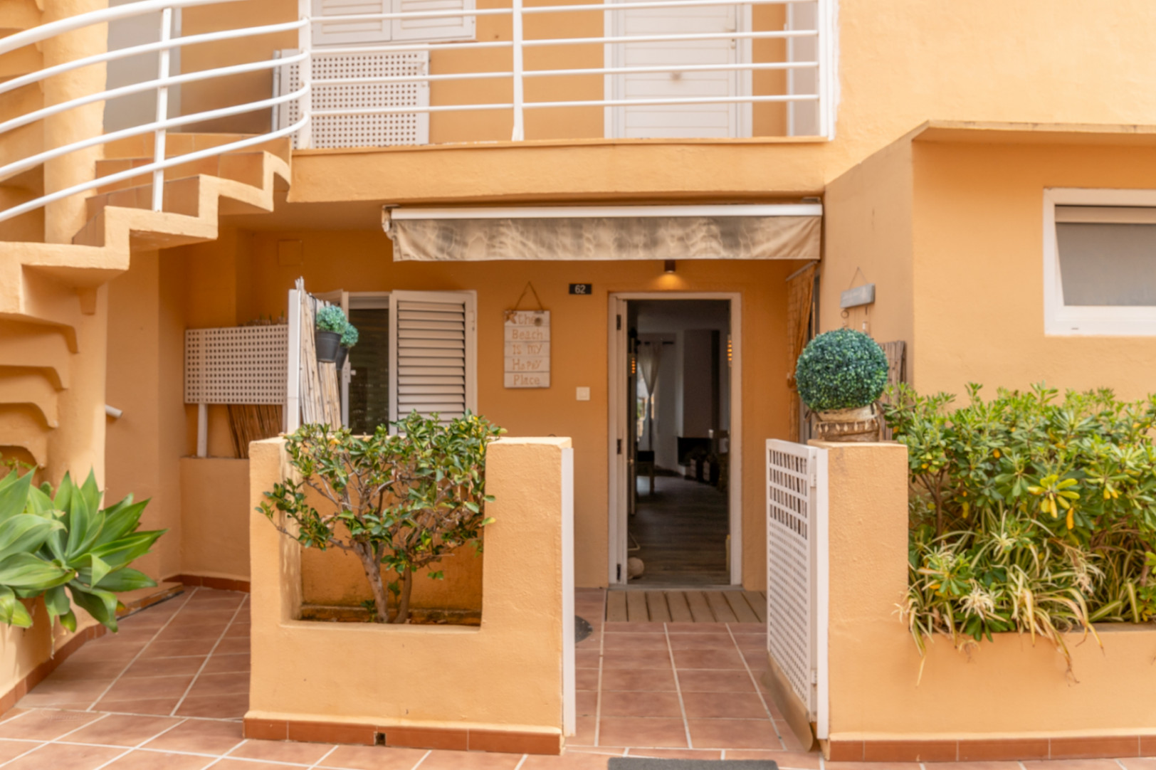 Ground floor apartment in Dénia with pool and private terrace