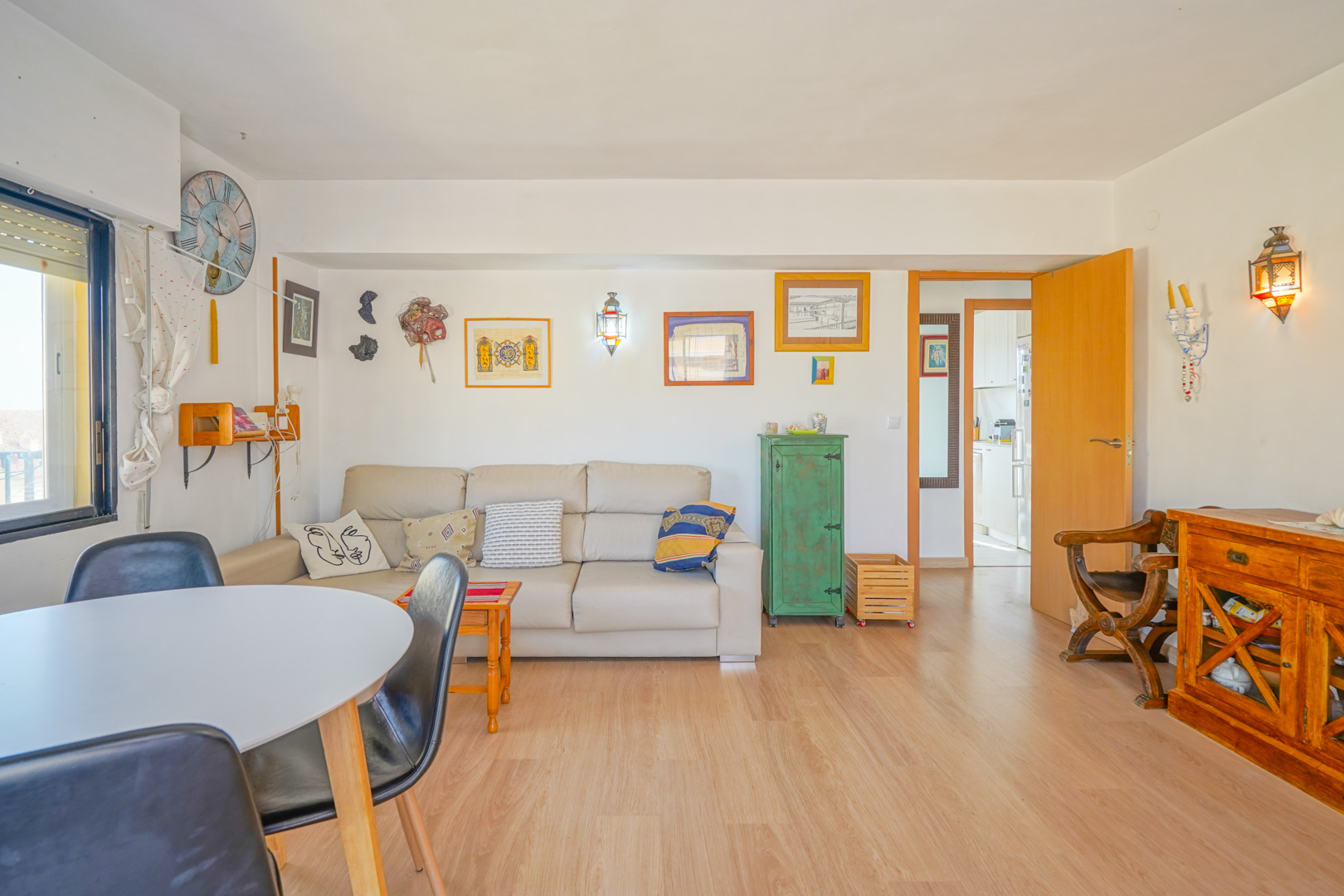 Frontline beach apartment in Dénia with sea views