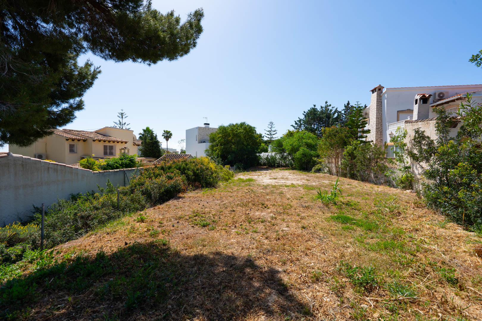 Spacious and flat 900 m2 additional plot located behind the villa, offering versatile space for a guest house, sports court, or landscaped garden.