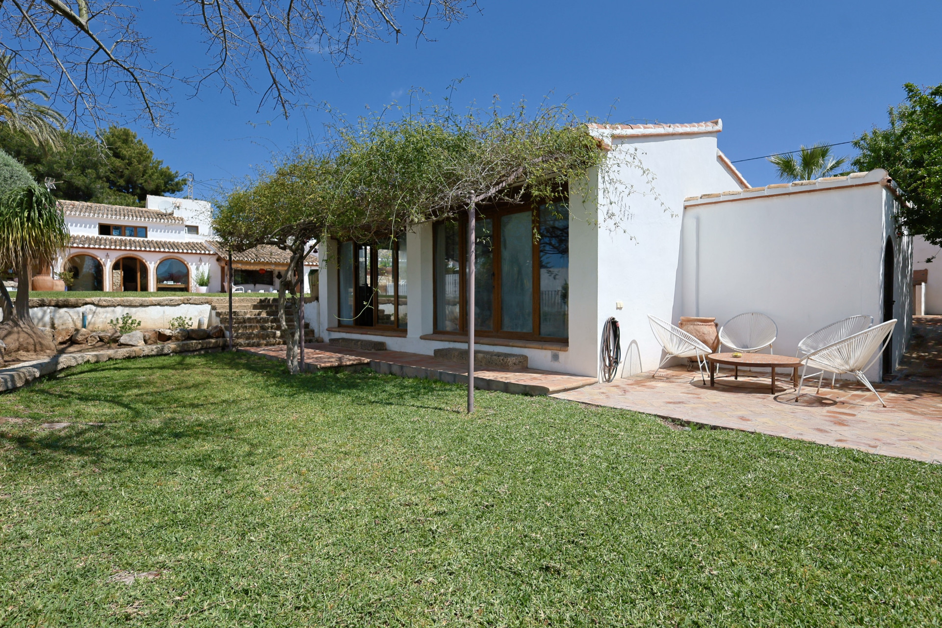 Lawn view and terrace with outdoor furniture at Jávea villa.