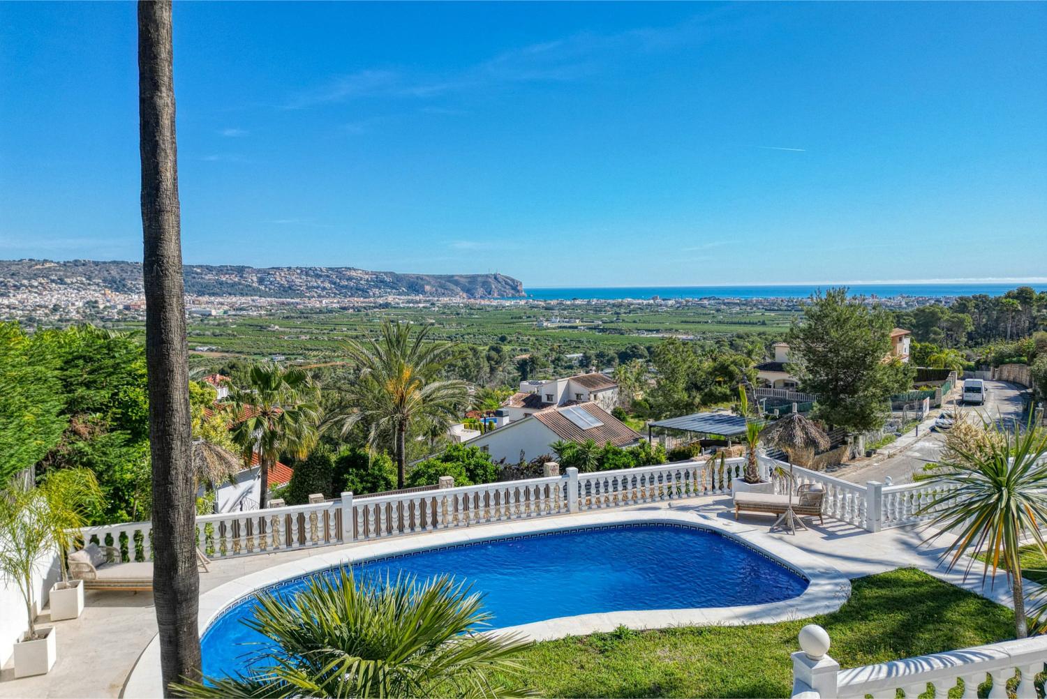 Jávea Villa: 3 Bed, 2 Bath, Pool & Garden - €995,000