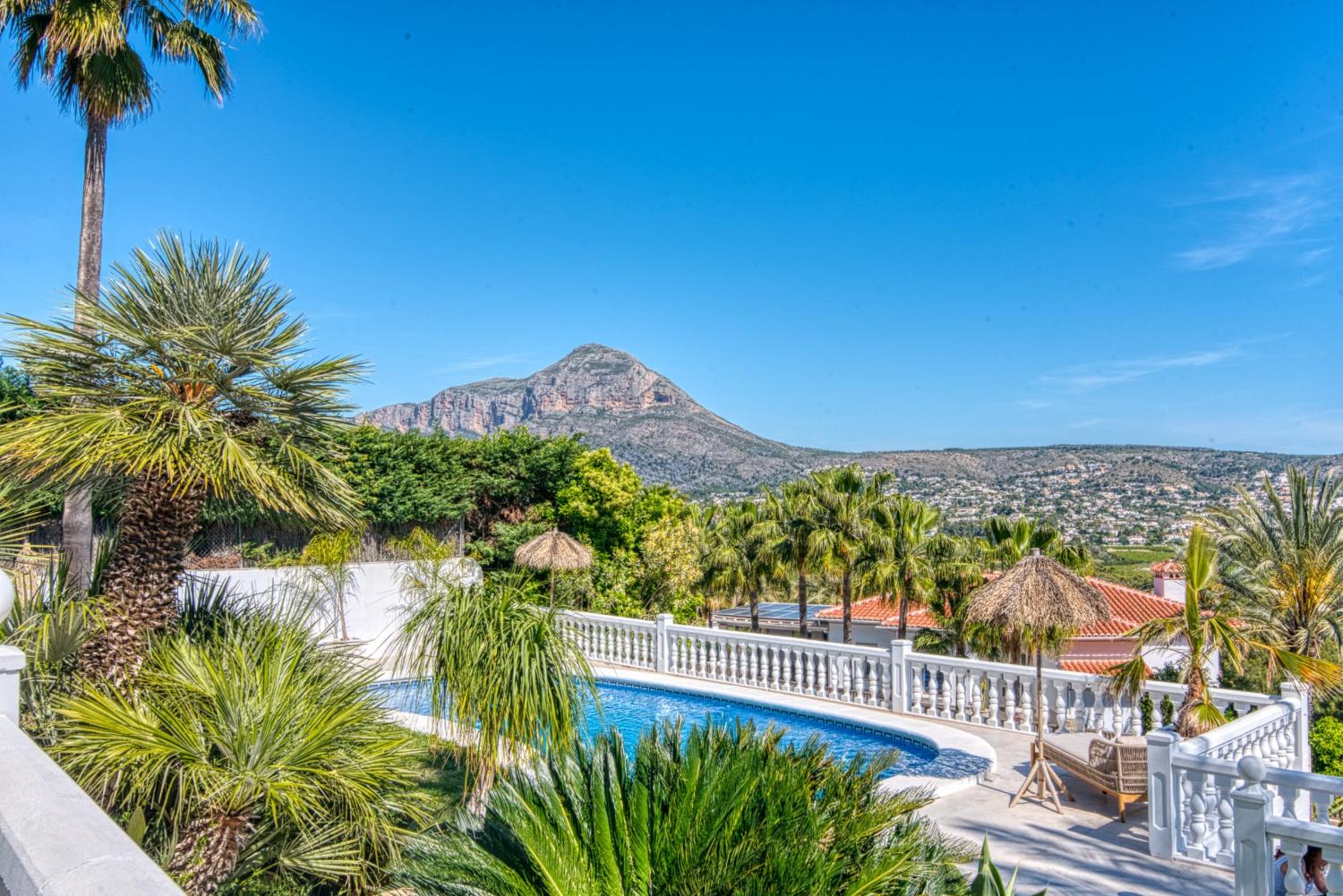 Jávea Villa: 3 Bed, 2 Bath, Pool & Garden - €995,000