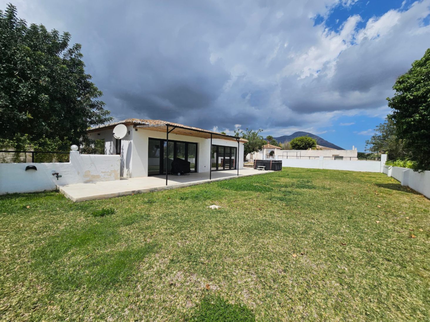 Jávea Villa in Tarraula: 4 Bed, 3 Bath, 398 m² on 3559 m² Plot - €1.5M