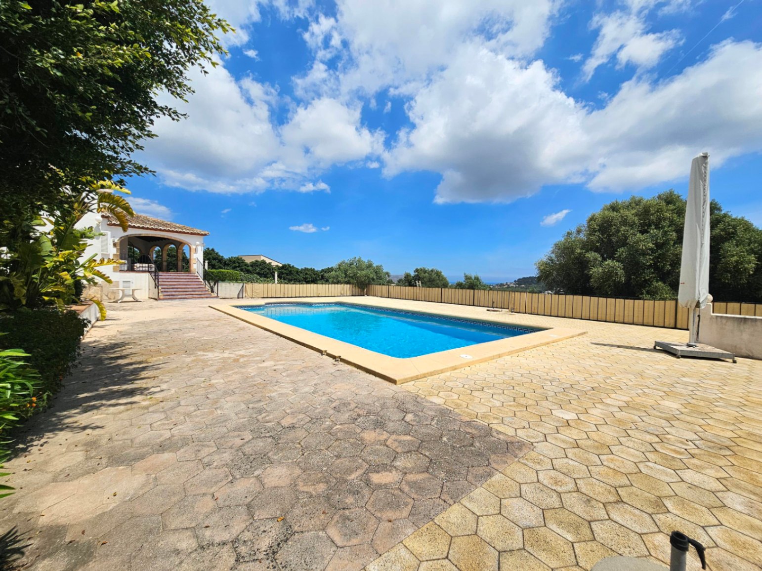 Jávea Villa in Tarraula: 4 Bed, 3 Bath, 398 m² on 3559 m² Plot - €1.5M