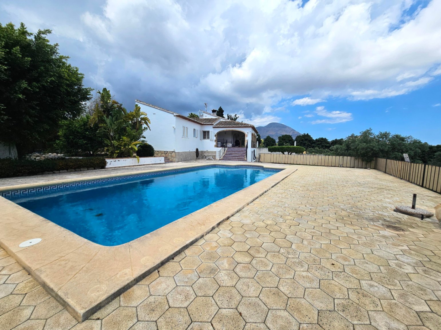 Jávea Villa in Tarraula: 4 Bed, 3 Bath, 398 m² on 3559 m² Plot - €1.5M