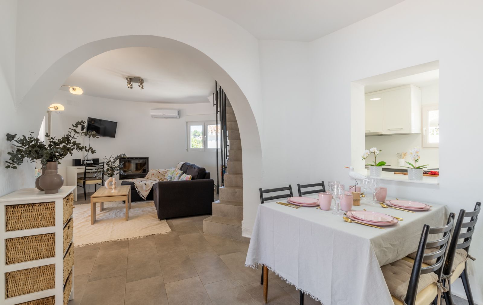 Benissa Villa with Sea Views: 3 Beds, 3 Baths, Pool - €748,000