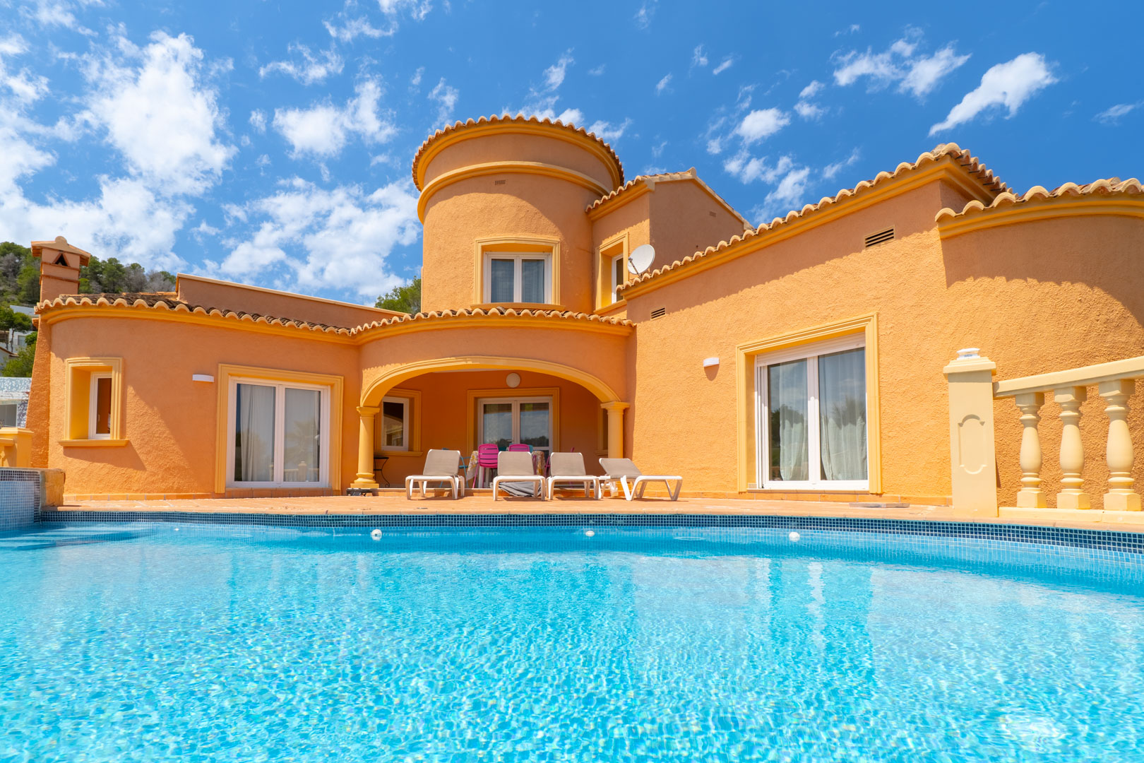 Jávea Villa: 3 Bed, 3 Bath Oasis with Private Garden & Pool