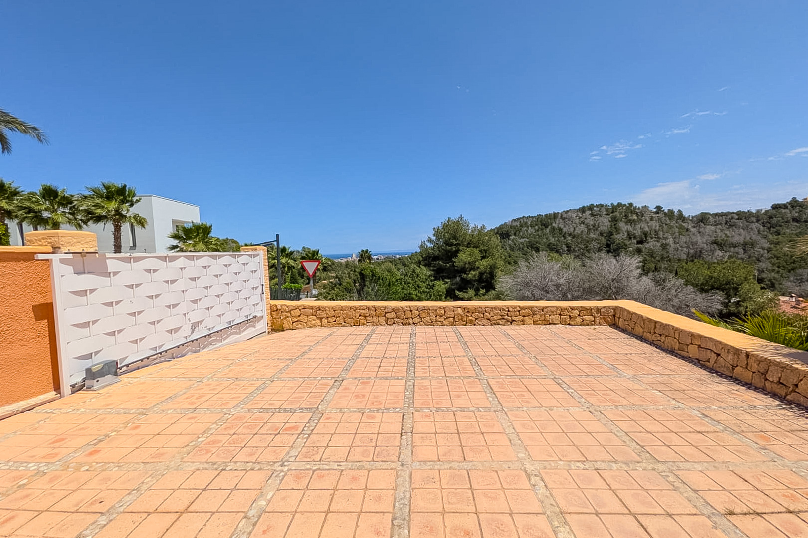 Jávea Villa: 3 Bed, 3 Bath Oasis with Private Garden & Pool