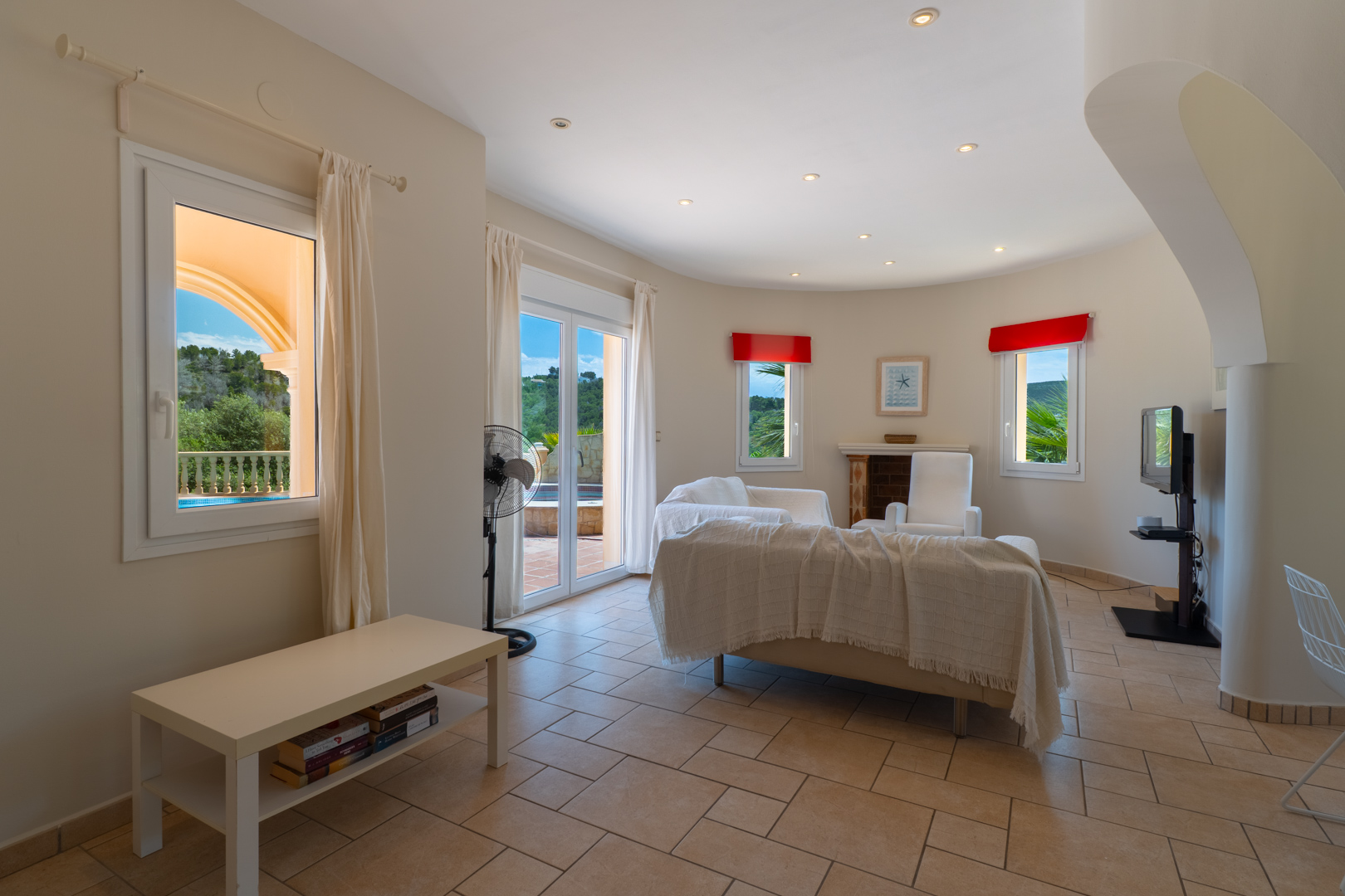 Jávea Villa: 3 Bed, 3 Bath Oasis with Private Garden & Pool