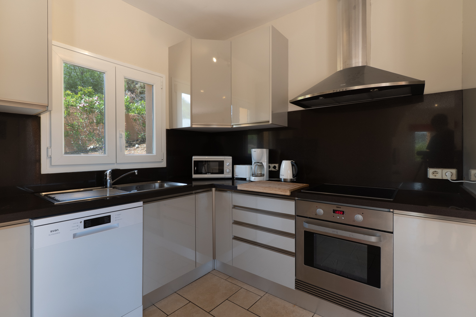 Jávea Villa: 3 Bed, 3 Bath Oasis with Private Garden & Pool