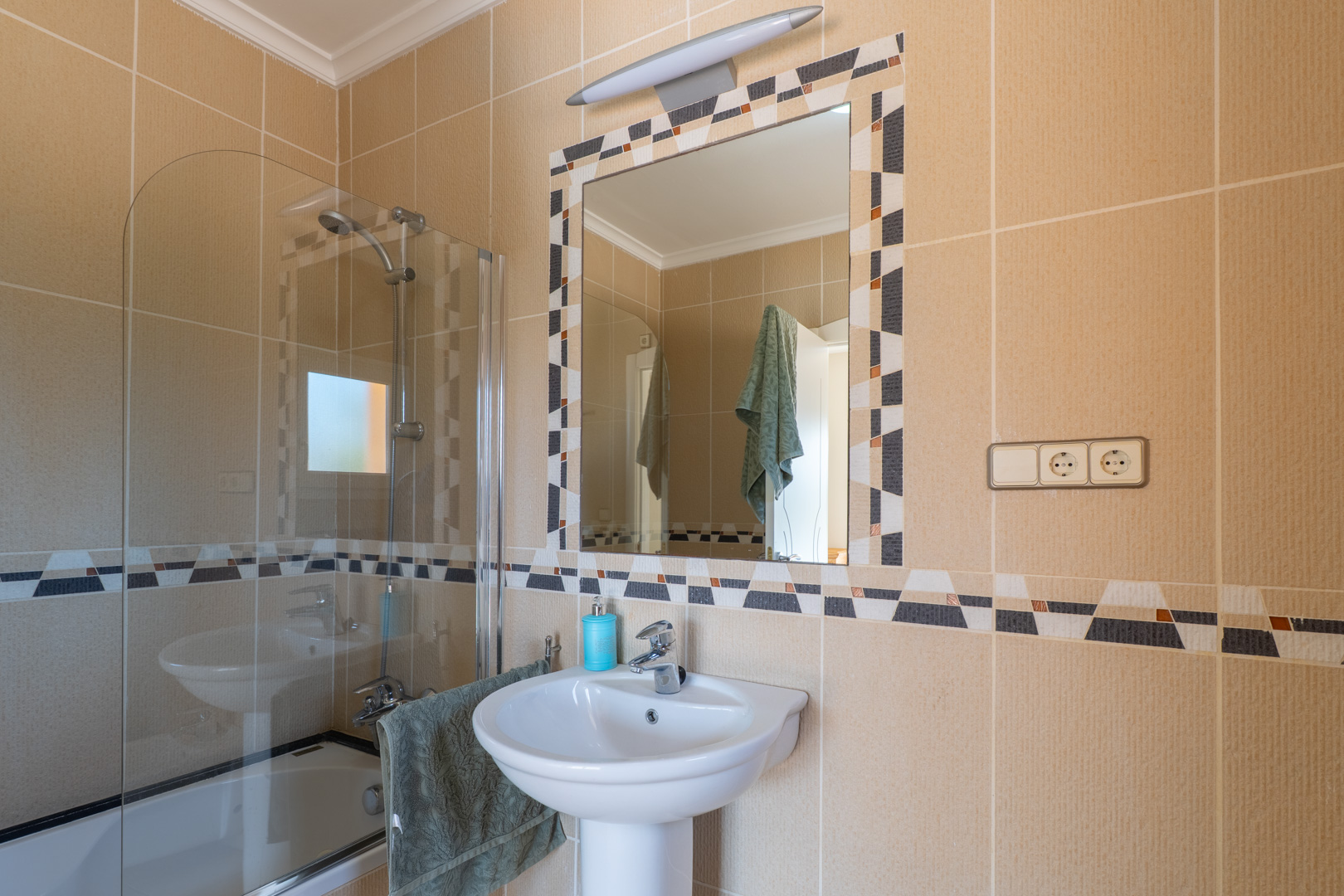 Jávea Villa: 3 Bed, 3 Bath Oasis with Private Garden & Pool