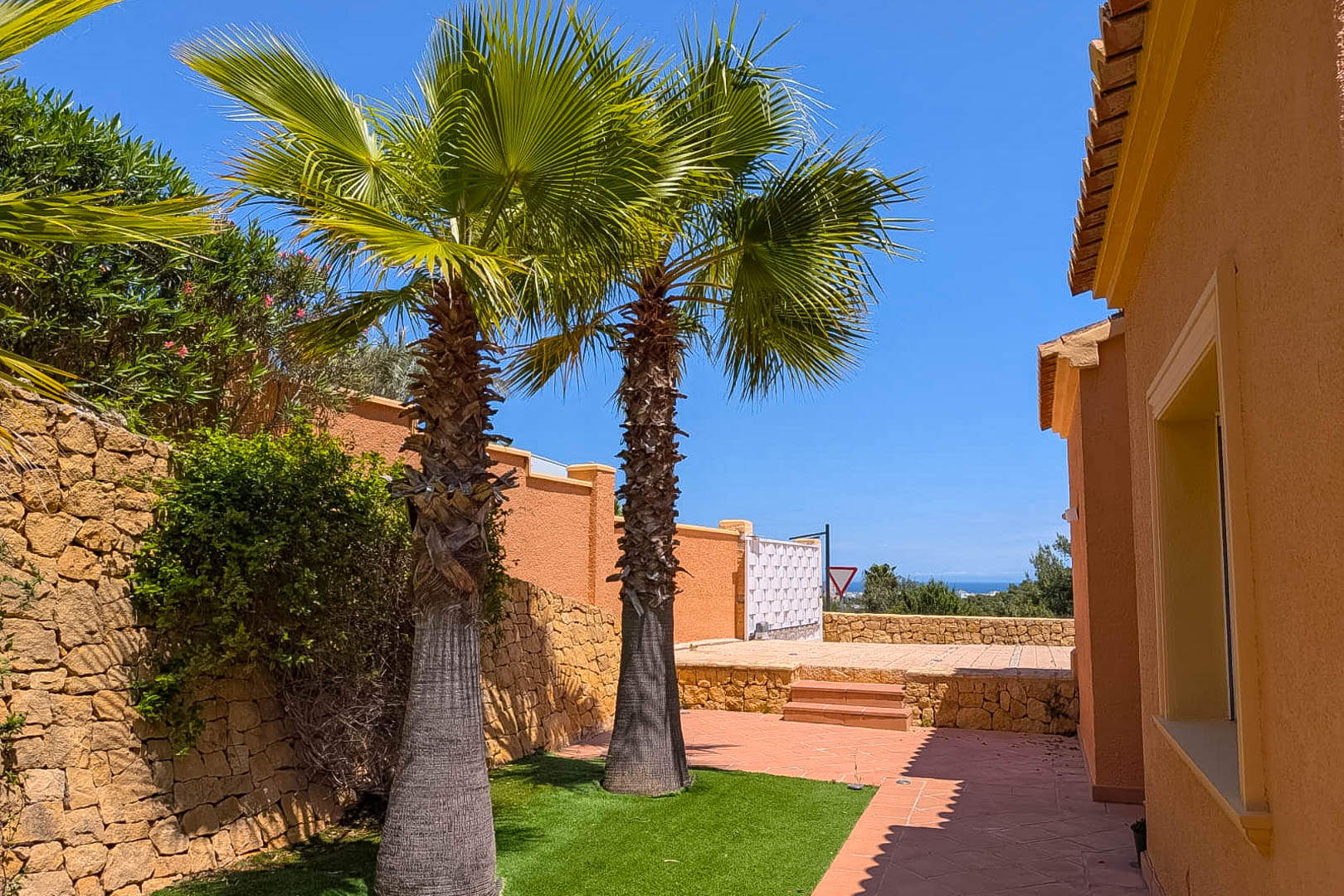 Jávea Villa: 3 Bed, 3 Bath Oasis with Private Garden & Pool