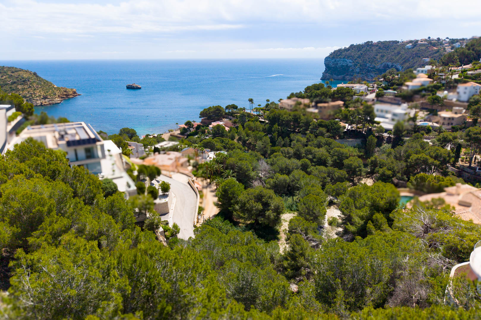 Aerial view of the plot in Mar Azul, Jávea, overlooking the Mediterranean Sea and surrounding greenery.