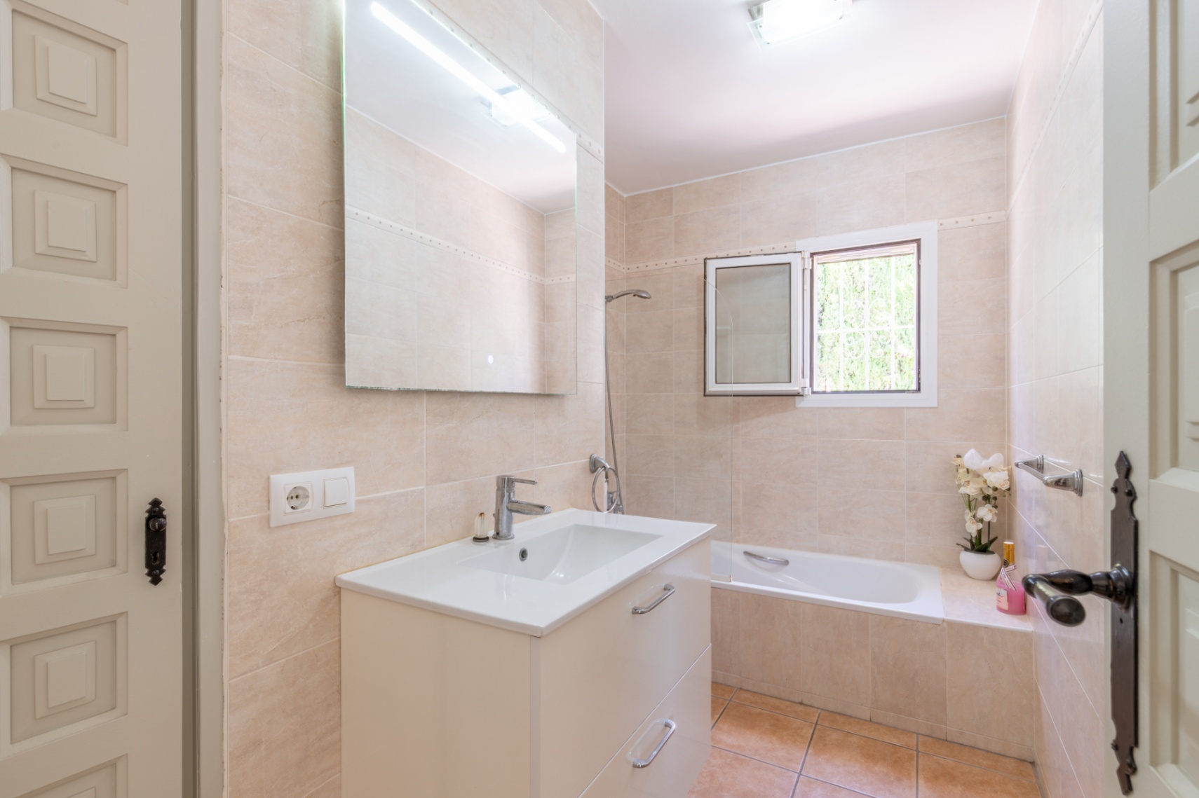 Charming 4-Bedroom Villa with Pool in Moraira