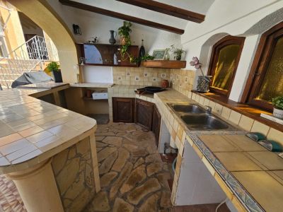 Covered outdoor kitchen