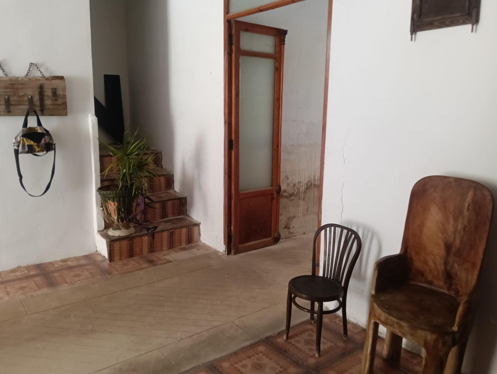 Entrance hall with stairs