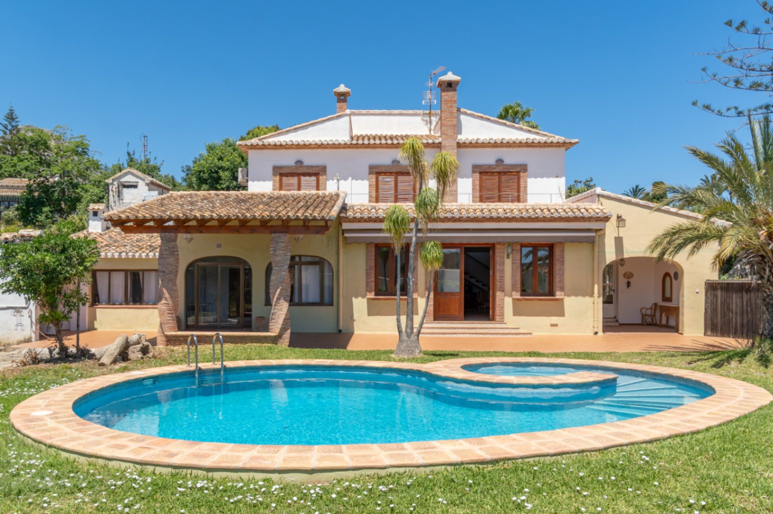 Villa exterior with swimming pool