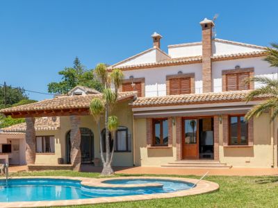 Villa exterior with swimming pool