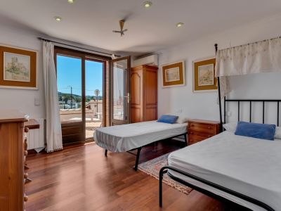 Bedroom with terrace access