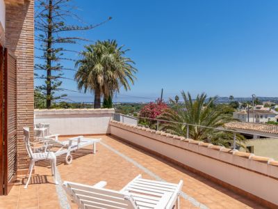 Terrace with sea views